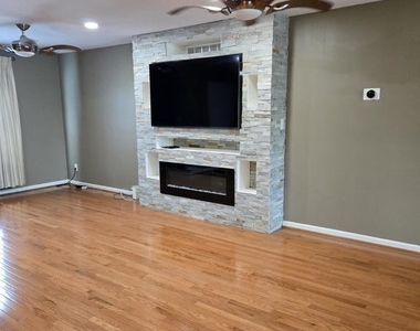 321 5th Avenue - Photo Thumbnail 4