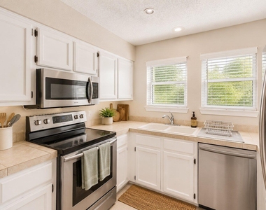 1404 Norwalk Ln - Photo Thumbnail 3