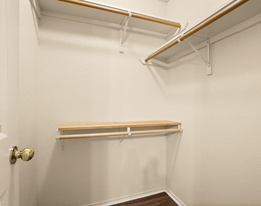 1225 Orchard Park Cir - Photo Thumbnail 17