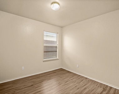 1225 Orchard Park Cir - Photo Thumbnail 16