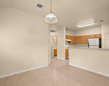 1225 Orchard Park Cir - Photo Thumbnail 8