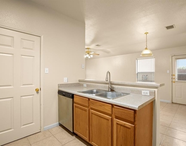 1225 Orchard Park Cir - Photo Thumbnail 9