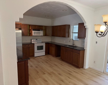 21840 Ann Showers Dr - Photo Thumbnail 2