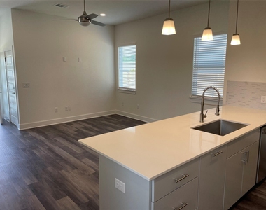 6901 Carver Ave - Photo Thumbnail 6