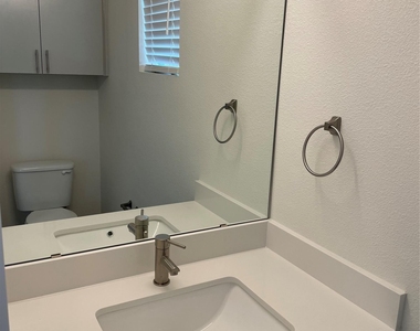 6901 Carver Ave - Photo Thumbnail 8