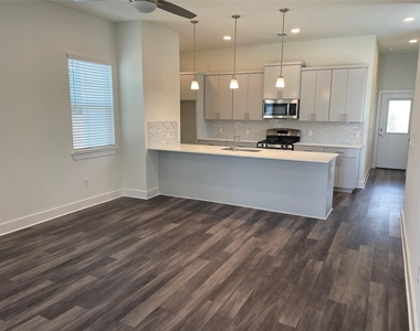 6901 Carver Ave - Photo Thumbnail 4