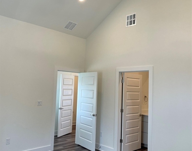 6901 Carver Ave - Photo Thumbnail 12