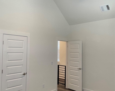 6901 Carver Ave - Photo Thumbnail 22