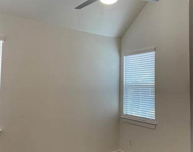 6901 Carver Ave - Photo Thumbnail 19