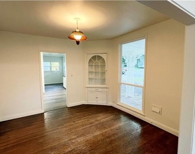 809 N 8th St - Photo Thumbnail 7
