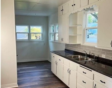 809 N 8th St - Photo Thumbnail 4