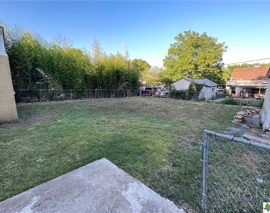 809 N 8th St - Photo Thumbnail 16
