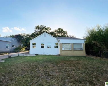 809 N 8th St - Photo Thumbnail 17