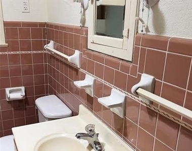 809 N 8th St - Photo Thumbnail 11
