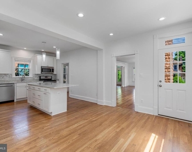 4226 Ellicott Street Nw - Photo Thumbnail 11