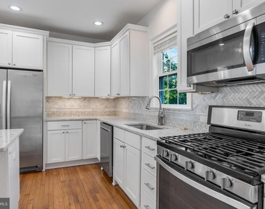 4226 Ellicott Street Nw - Photo Thumbnail 9