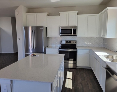 9717 Grapevine Leaf Dr - Photo Thumbnail 4