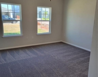 9717 Grapevine Leaf Dr - Photo Thumbnail 8