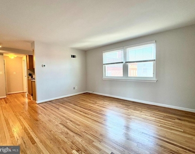1627 Massachusetts Avenue Se - Photo Thumbnail 4