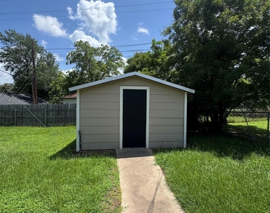2004 Brazos Ave - Photo Thumbnail 10
