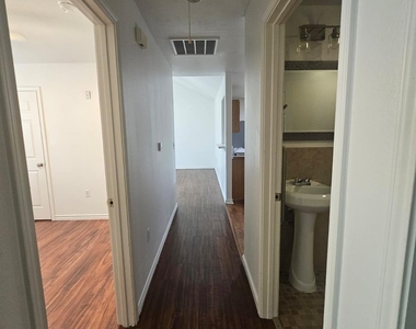 606 Trinity St - Photo Thumbnail 18