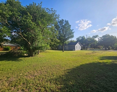 606 Trinity St - Photo Thumbnail 22