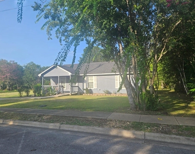 606 Trinity St - Photo Thumbnail 2