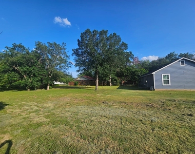 606 Trinity St - Photo Thumbnail 19