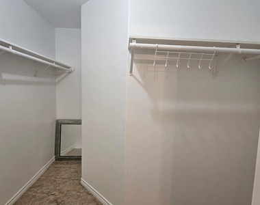 606 Trinity St - Photo Thumbnail 15