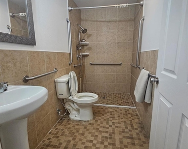 606 Trinity St - Photo Thumbnail 10