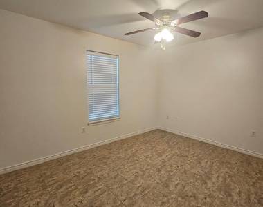 606 Trinity St - Photo Thumbnail 14