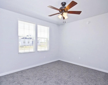 332 Trestle Tree St - Photo Thumbnail 6