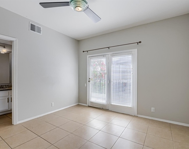802 S 1st St - Photo Thumbnail 6
