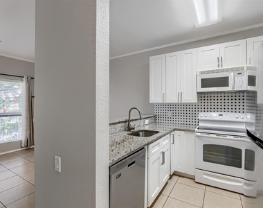802 S 1st St - Photo Thumbnail 3