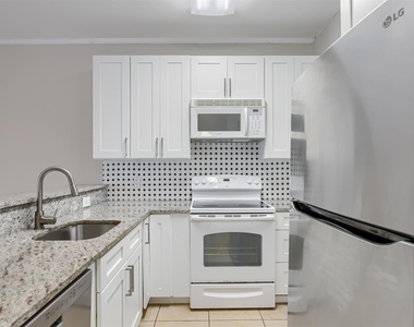 802 S 1st St - Photo Thumbnail 4