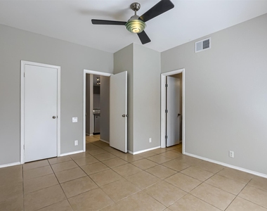 802 S 1st St - Photo Thumbnail 9