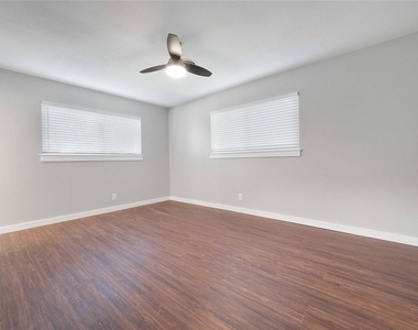 11603 Oak Trl - Photo Thumbnail 14