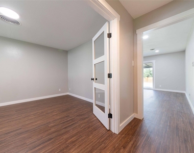 11603 Oak Trl - Photo Thumbnail 8