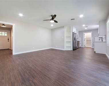 11603 Oak Trl - Photo Thumbnail 3