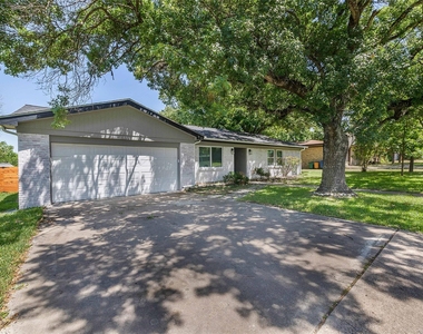 11603 Oak Trl - Photo Thumbnail 1