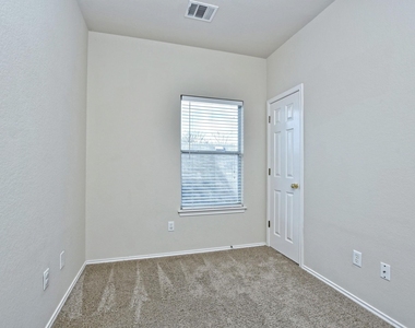 917 E 3rd St - Photo Thumbnail 16