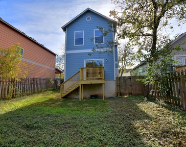 917 E 3rd St - Photo Thumbnail 20