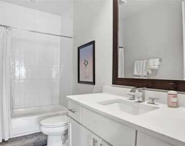1411 Town Creek Dr - Photo Thumbnail 8