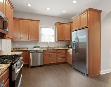 215 T Street Ne - Photo Thumbnail 7