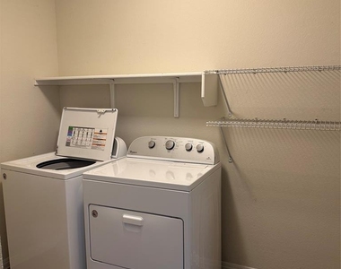 410 Holiday Creek Ln - Photo Thumbnail 18