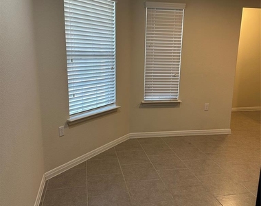 410 Holiday Creek Ln - Photo Thumbnail 8