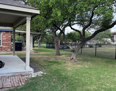 410 Holiday Creek Ln - Photo Thumbnail 24