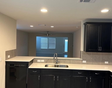 410 Holiday Creek Ln - Photo Thumbnail 6