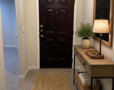 410 Holiday Creek Ln - Photo Thumbnail 3