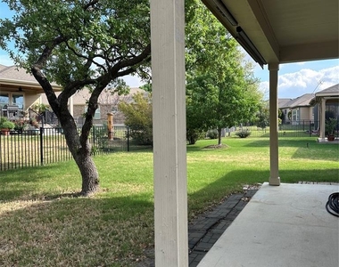 410 Holiday Creek Ln - Photo Thumbnail 23